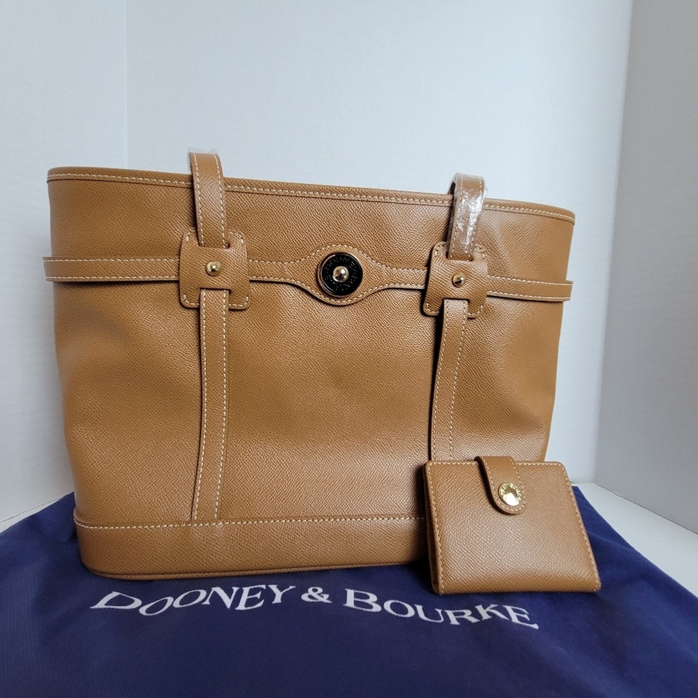 * NEW * Dooney & Bourke Saddle Tan Pebbled Leather Logo Tote Shoulder Bag HL640